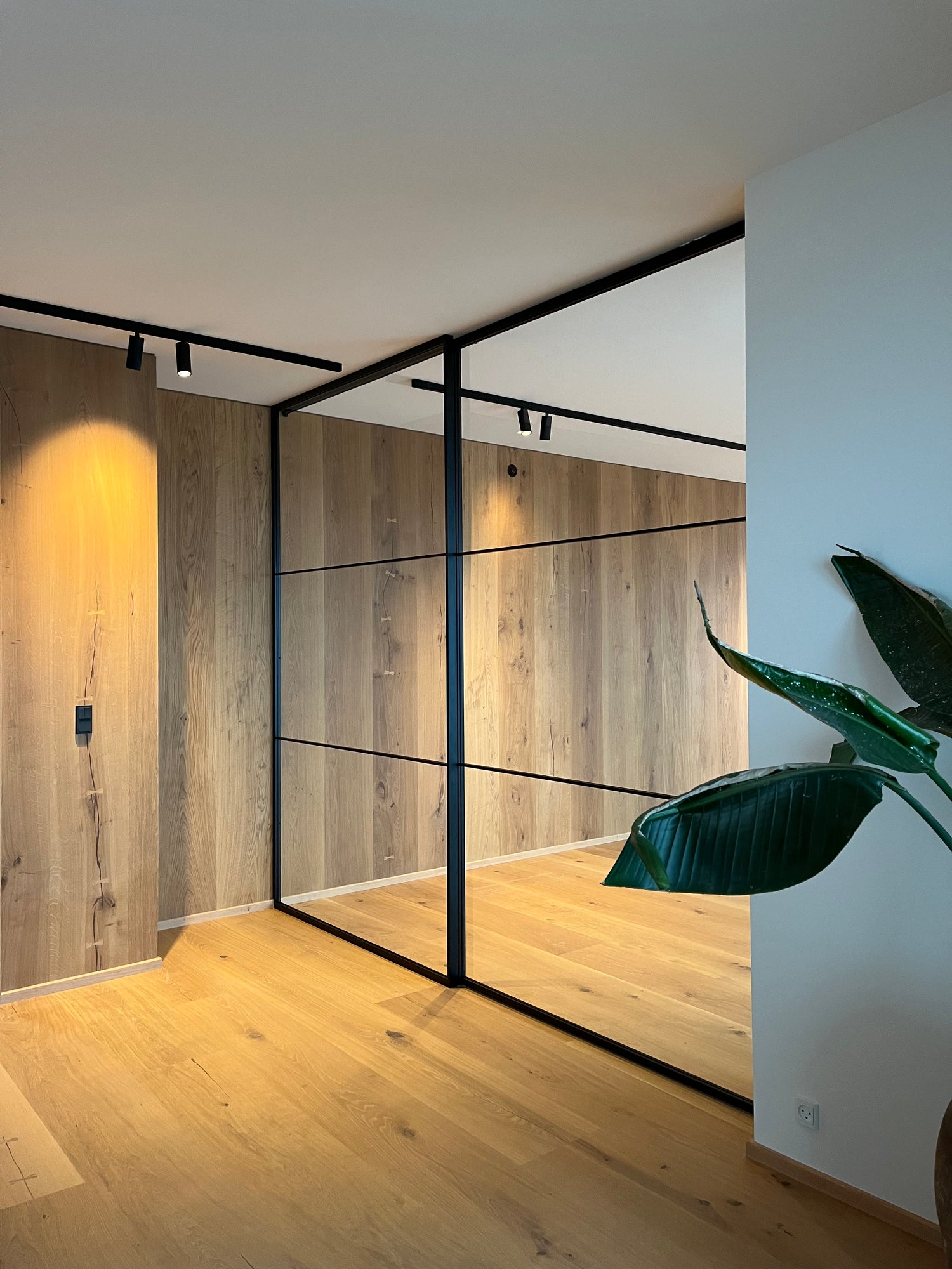 En elegant New Yorker skydedør i en flot lejlighed på Aarhus Ø